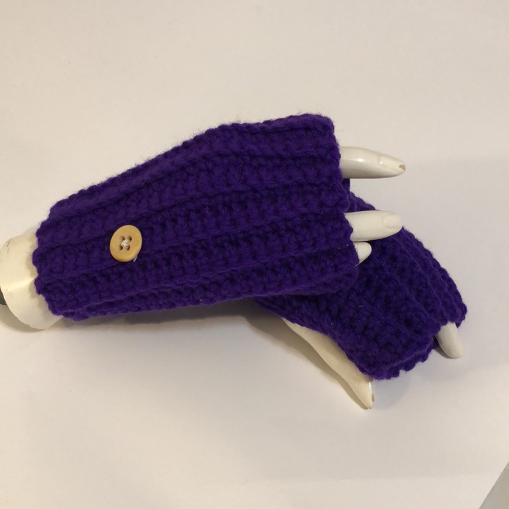 Handmade Crochet 🧶 fingerless gloves 🧤